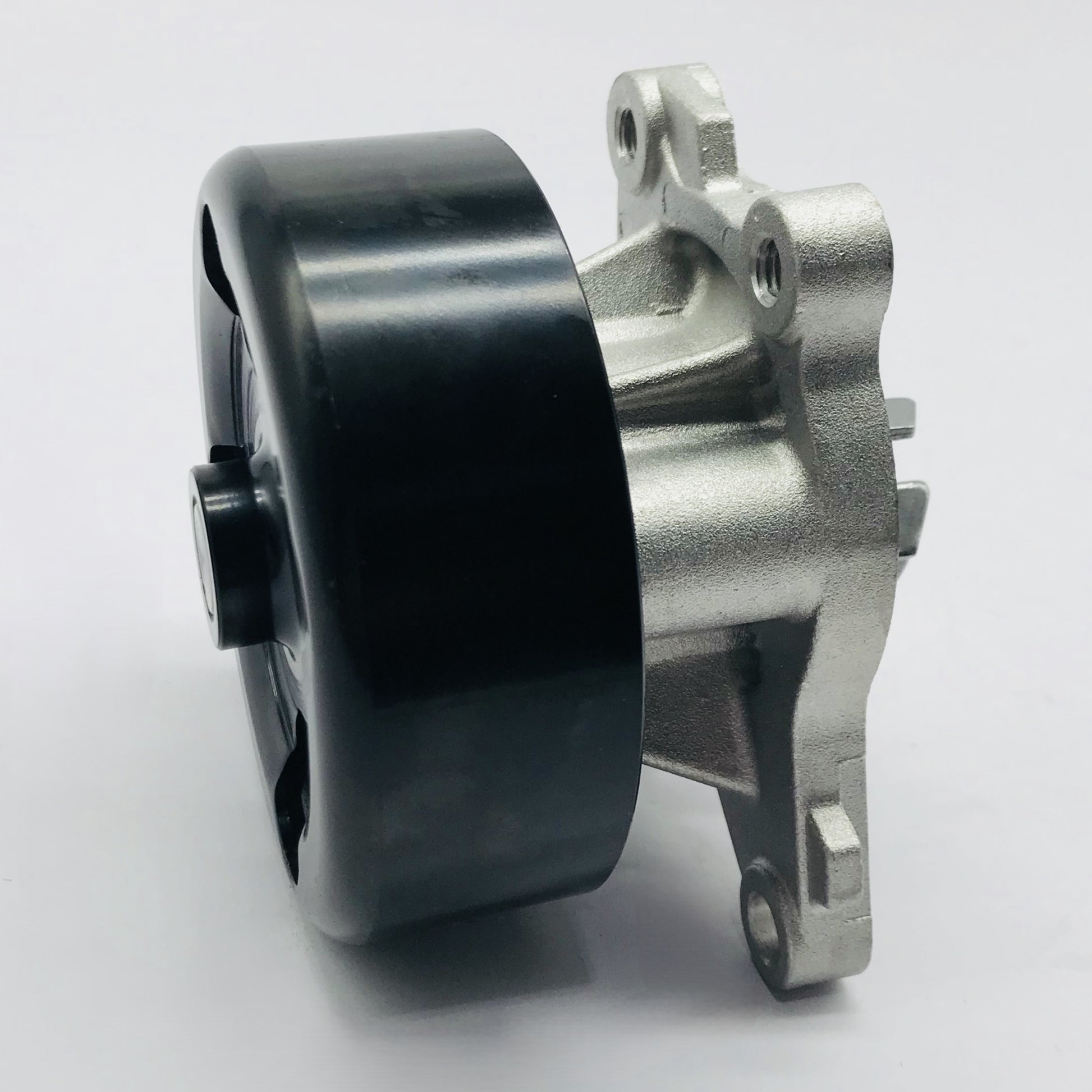 Bomba Agua Nissan 1.8 2.0 Sentra Tida Versa Con Polea