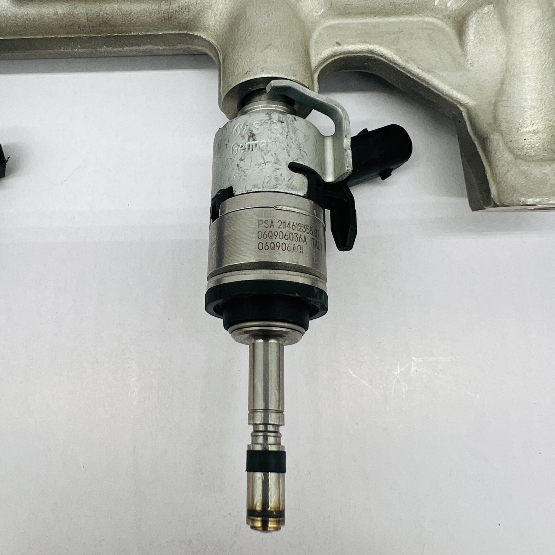 Riel de inyectores VW 2.0 18-25 Original