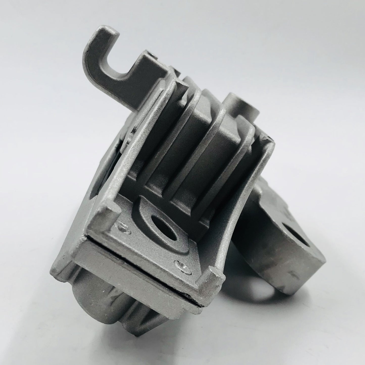 Soporte T Chev 1.5 Cavalier 18-22 STD Izq