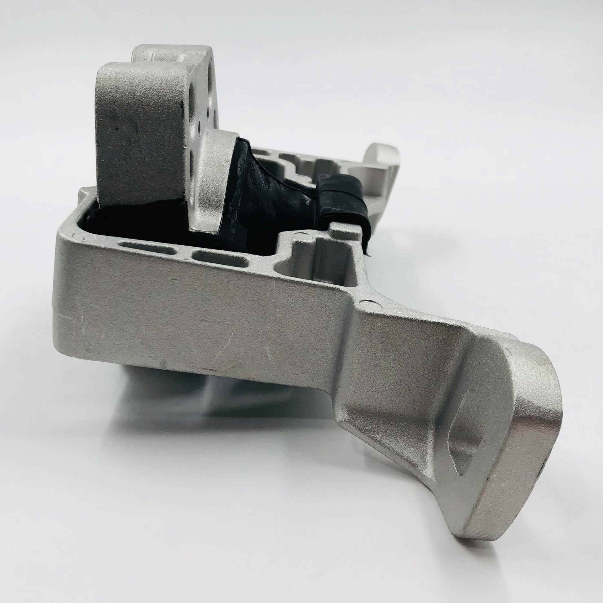 Soporte M Mazda 2.3 3 Y 5 04-10 Der